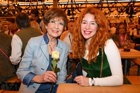 Carolin Reiber and Laura Siegel at the opening of the Oktoberfest。